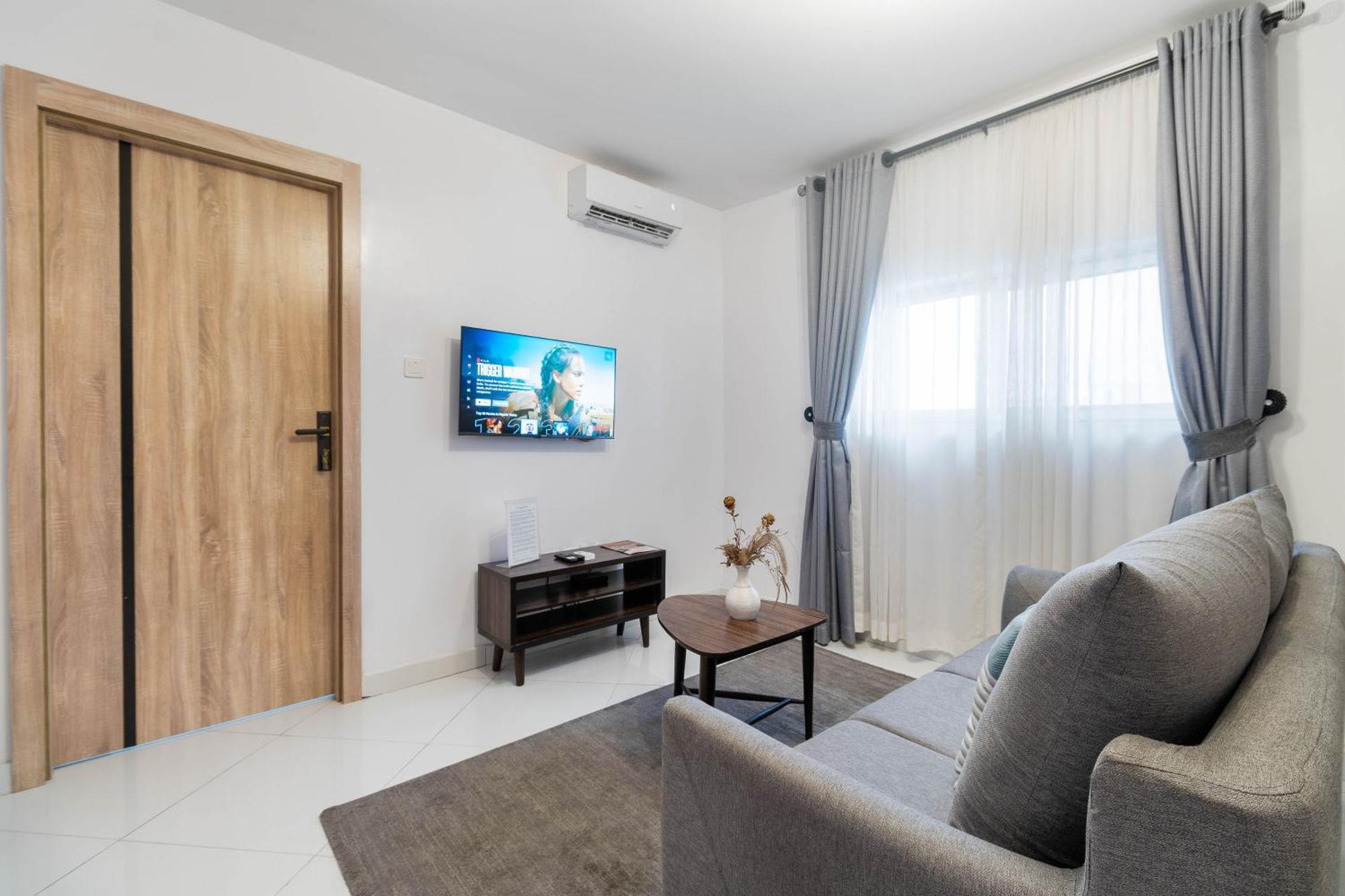 Sigma Base Aparthotel *