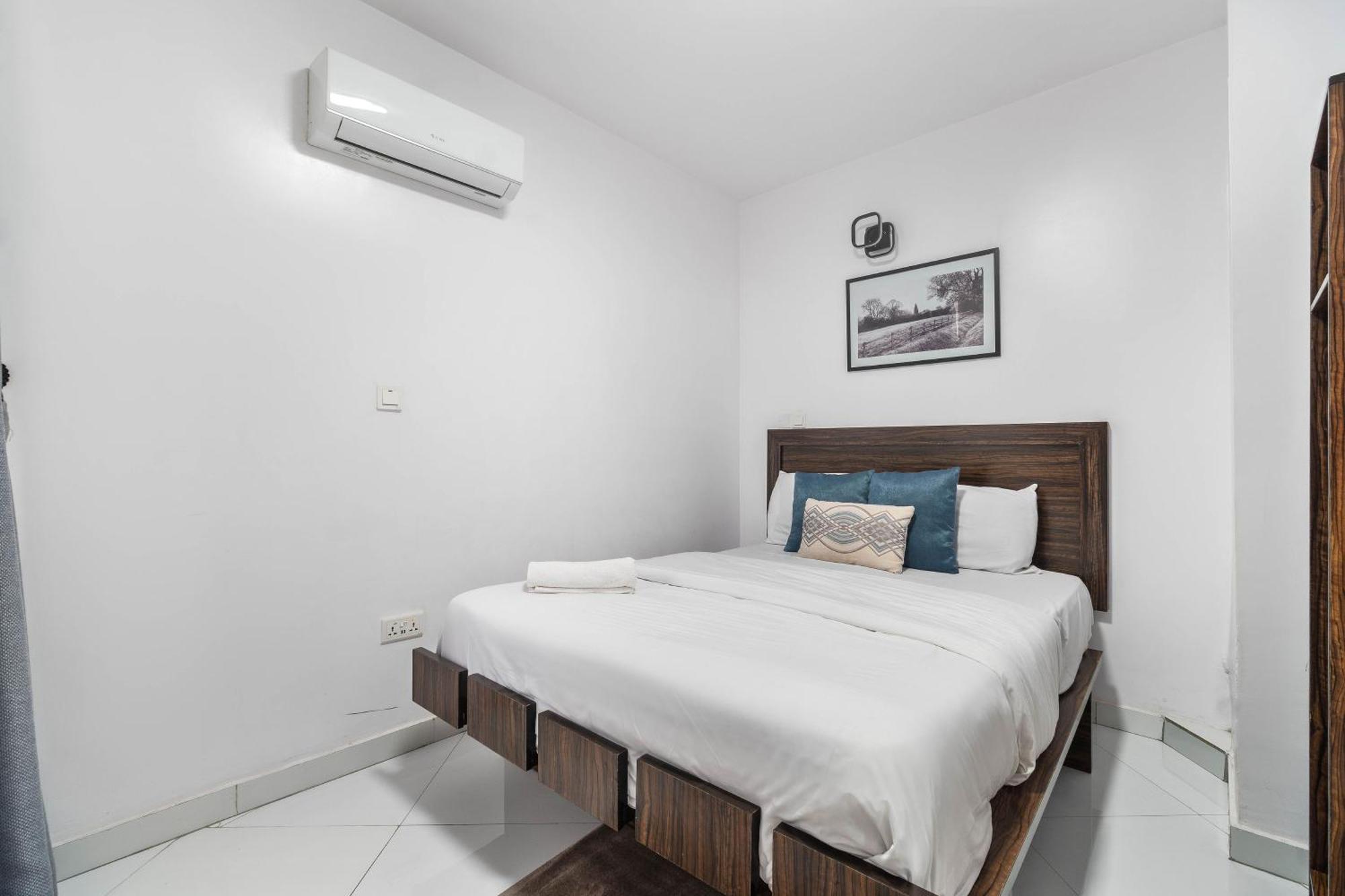Sigma Base Aparthotel *